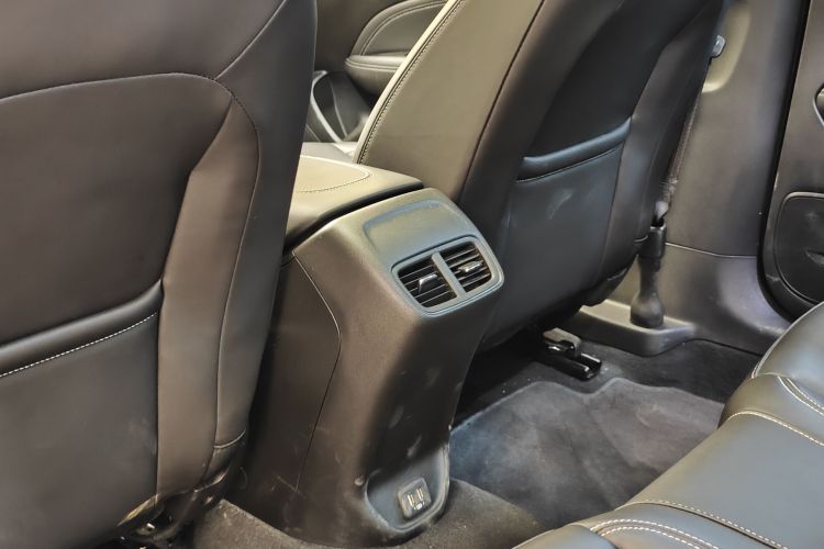 别克 君威 2024款 25T 超享版中控内饰7013