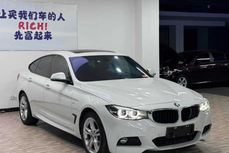 宝马3系GT 2020款 320i M运动套装车身外观6006