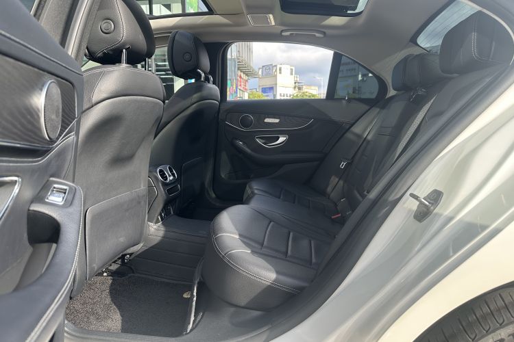 奔驰C级 2020款 C 260 L 运动版中控内饰7006