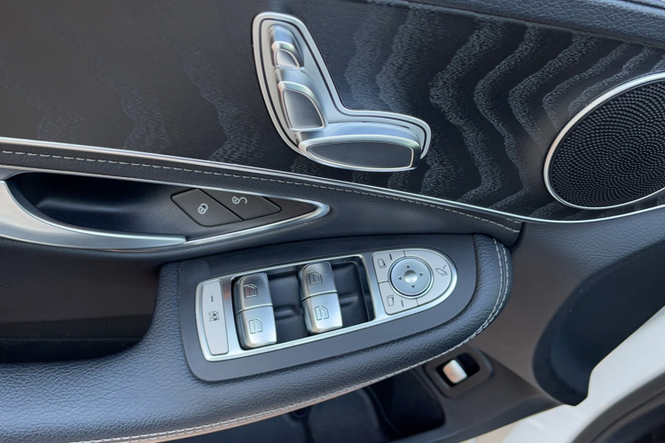 奔驰C级 2018款 C 180 L 时尚型运动版局部细节9002