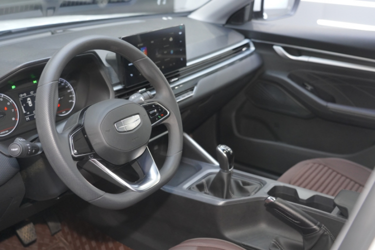 吉利汽车 帝豪 2025款 第4代 1.5L 手动星耀版中控内饰7002