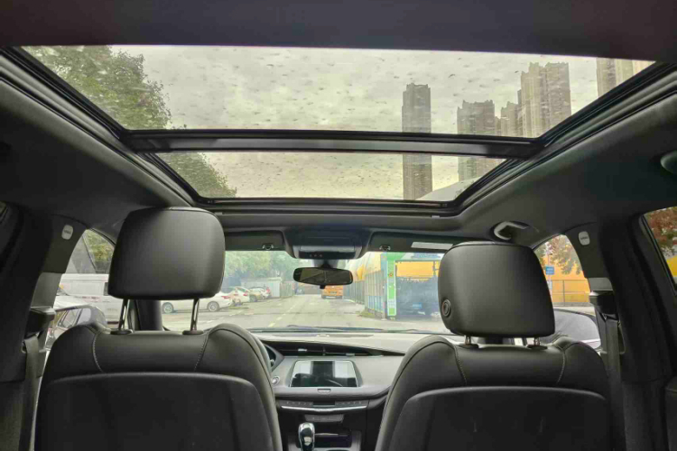 凯迪拉克XT4 2022款 28T 两驱风尚型中控内饰7003