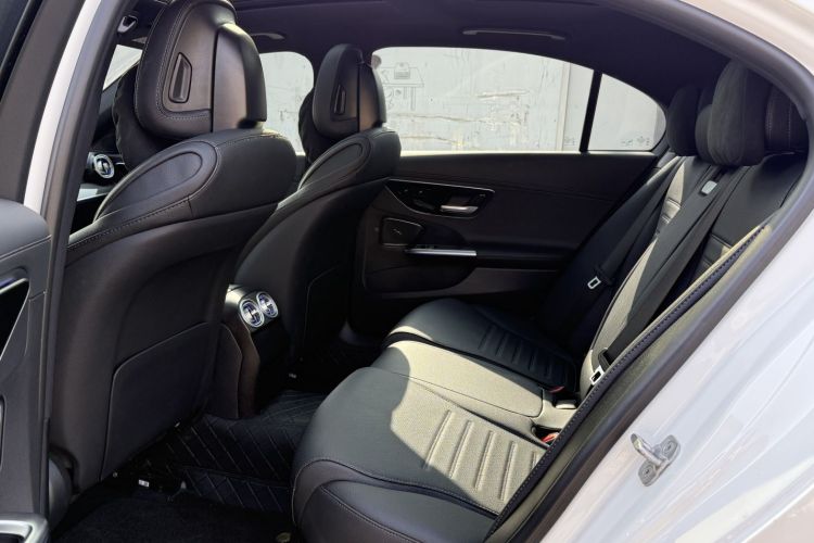 奔驰C级 2025款 C 260 L 运动版中控内饰7006