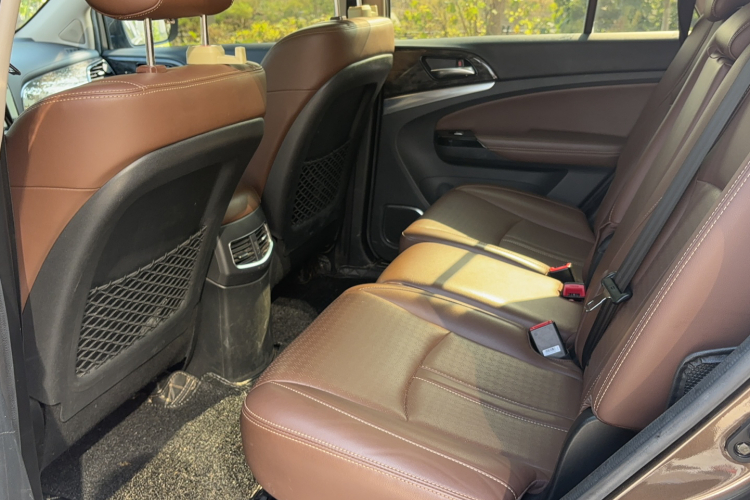 比亚迪S7 2017款 2.0T 自动尊贵型中控内饰7003