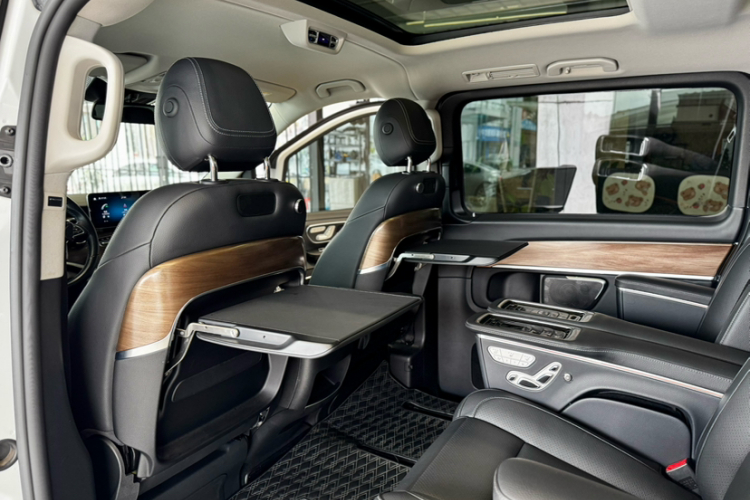 奔驰V级 2020款 V 260 L 长轴距豪华版中控内饰7004