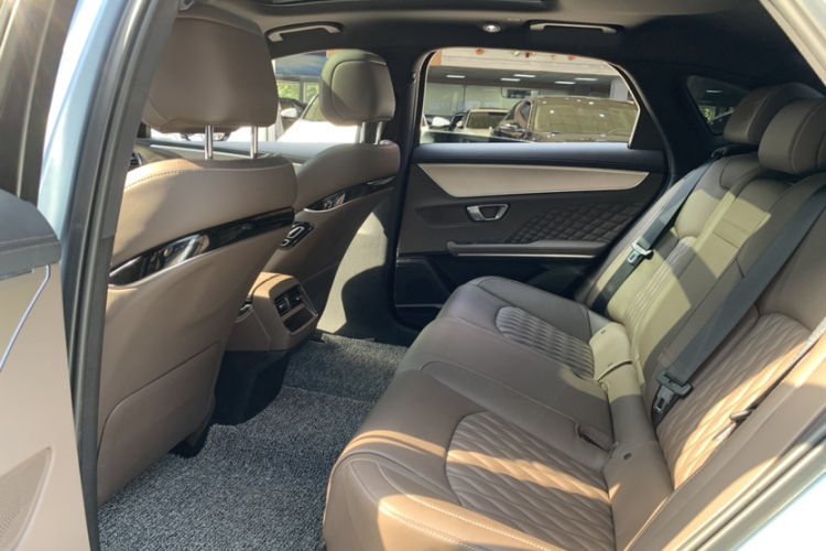 比亚迪 汉 2023款 DM-i 冠军版 121KM 尊贵型中控内饰7004