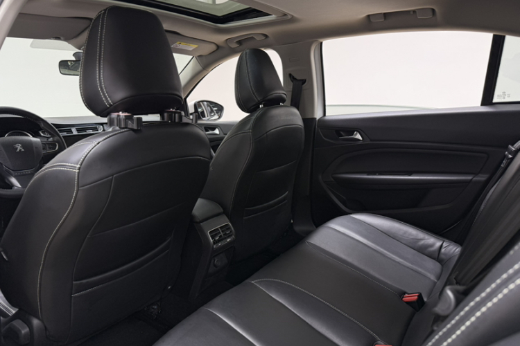标致408 2015款 1.2T 自动豪华版中控内饰7004