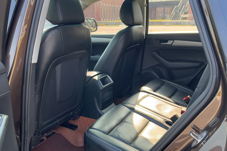 奥迪Q5 2016款 40 TFSI 进取型中控内饰7001