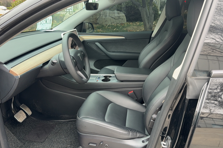 特斯拉 Model Y 2023款 后轮驱动版中控内饰7003
