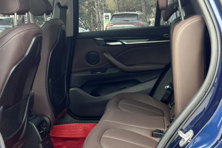 宝马X1 2020款 xDrive25Li 尊享型中控内饰7010