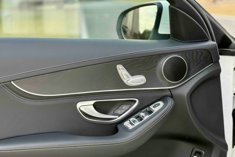 奔驰C级 2020款 改款 C 200 L 时尚型运动版中控内饰7005