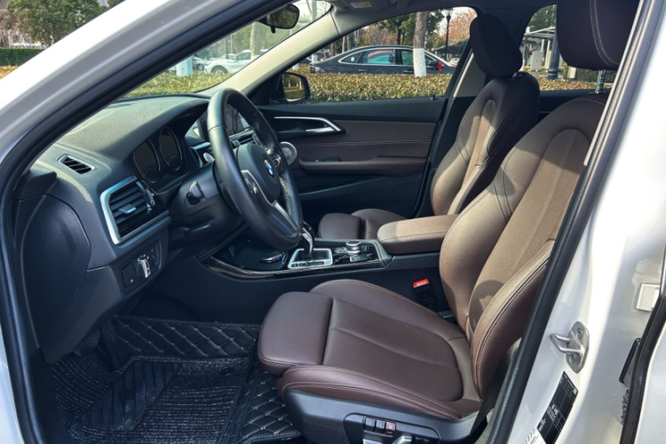 宝马1系 2021款 120i M运动曜夜版中控内饰7004