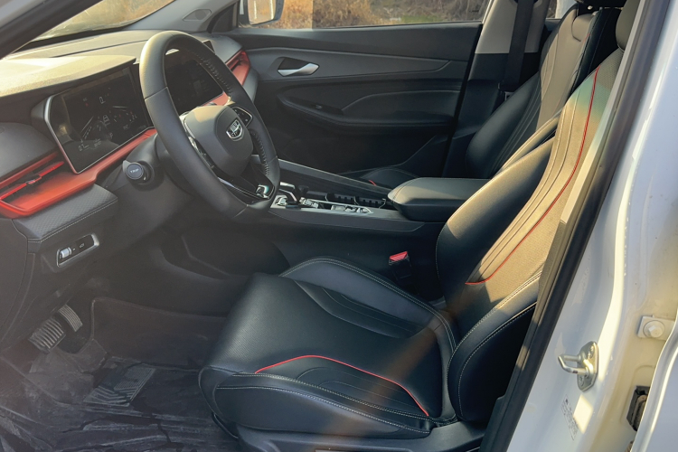 吉利汽车 2022款 缤瑞COOL 1.5T DCT风驰版中控内饰7001