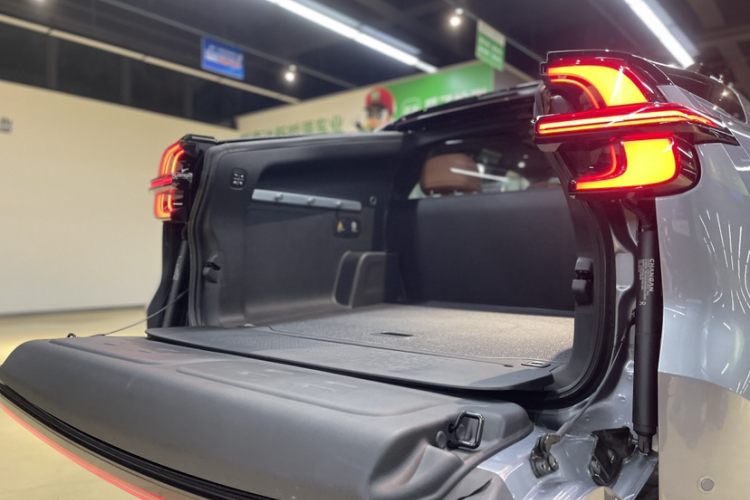 长安启源E07 2025款 增程 四驱 39kWh Ultra高性能版车身外观6008