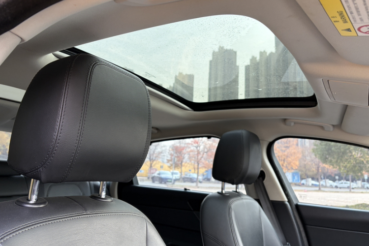 捷豹XFL 2020款 XFL 2.0T P200 两驱赛旗版局部细节22