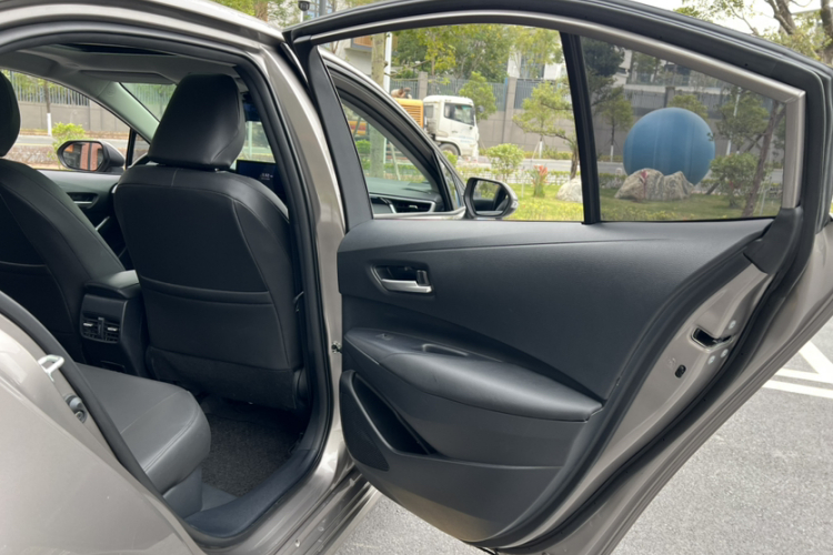 丰田 卡罗拉 2023款 1.8L 智能电混双擎 精英版中控内饰7003