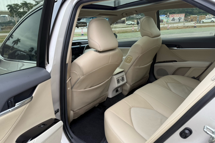 丰田 凯美瑞 2019款 2.5G 豪华版 国VI中控内饰7002