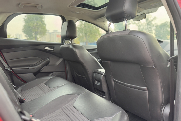 福特 福克斯 2017款 三厢 1.6L 自动风尚型智行版中控内饰7004