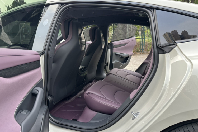 小米汽车 小米SU7 2024款 后驱长续航智驾版中控内饰7003