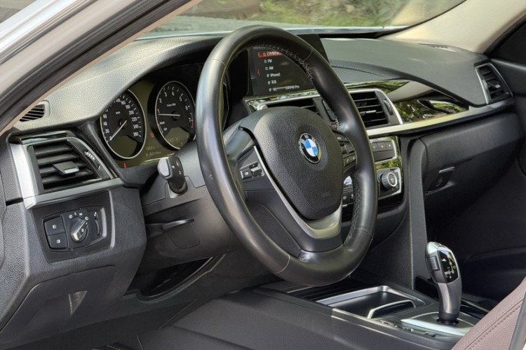 宝马3系 2018款 320Li 时尚型中控内饰7005