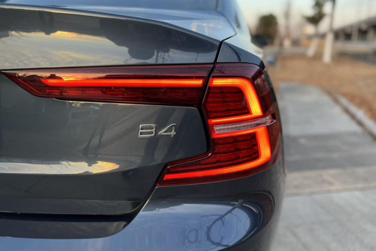 沃尔沃S60 2022款 B4 智逸豪华版车身外观6009