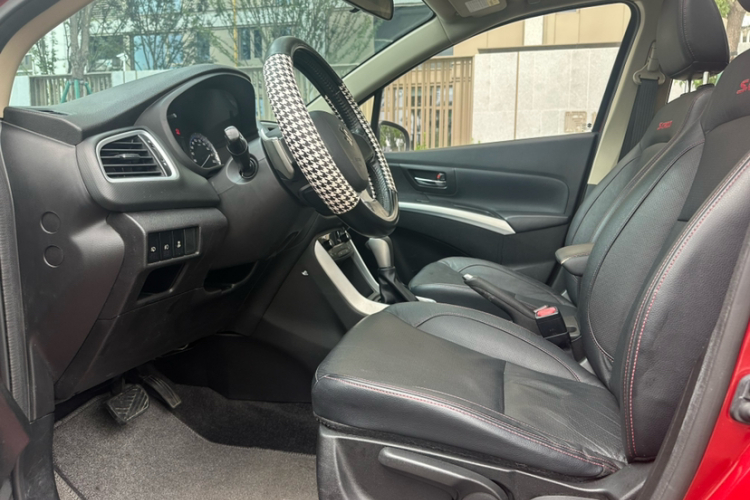 铃木 锋驭 2014款 1.6L CVT两驱精英型局部细节19