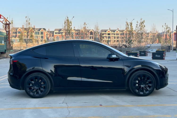 特斯拉 Model Y 2022款 后轮驱动版车身外观6003