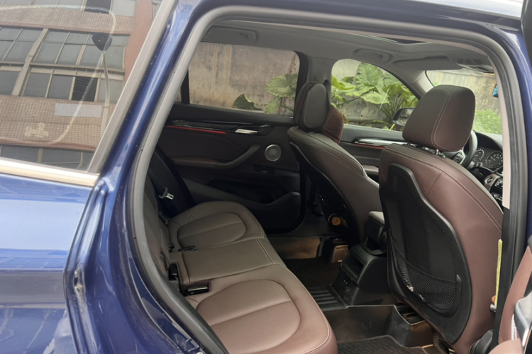 宝马X1 2021款 改款 sDrive20Li 时尚型中控内饰7001