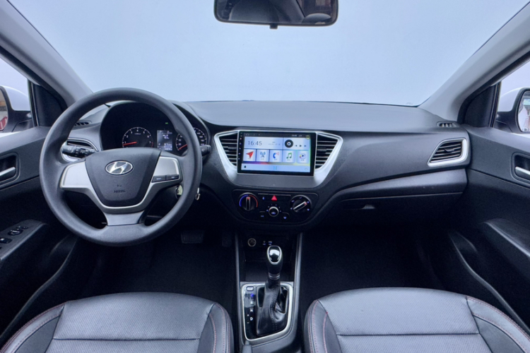 现代 悦纳 2016款 1.4L 自动炫酷版GLS中控内饰7002