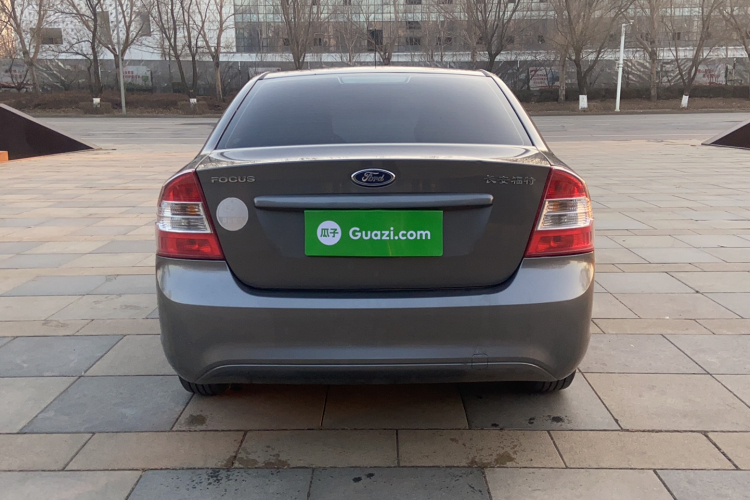 福特 福克斯 2013款 三厢经典 1.8L 手动基本型车身外观6005