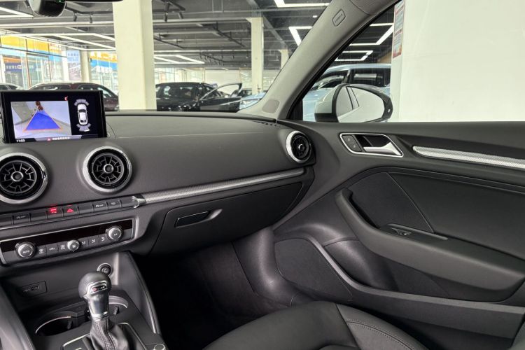 奥迪A3 2019款 Limousine 40 TFSI 风尚型 国V中控内饰7008