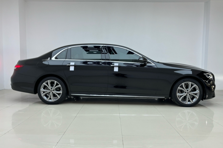 奔驰E级 2022款 改款三 E 300 L 运动时尚型车身外观6004