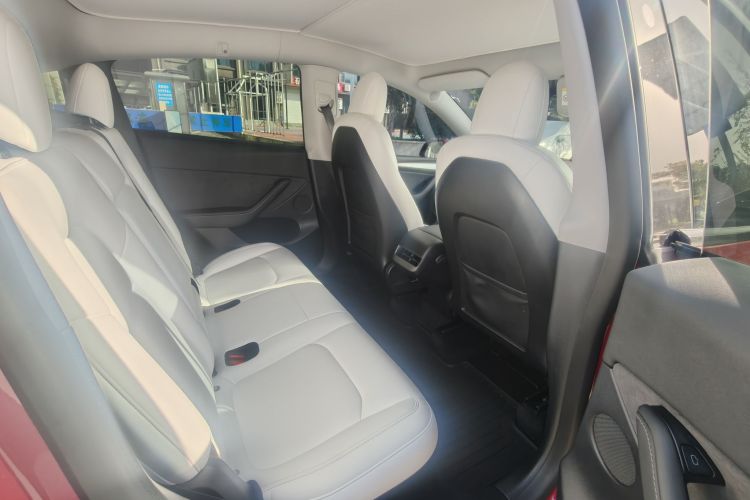 特斯拉 Model Y 2022款 Performance高性能全轮驱动版中控内饰7013