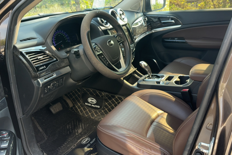 比亚迪S7 2017款 2.0T 自动尊贵型中控内饰7004