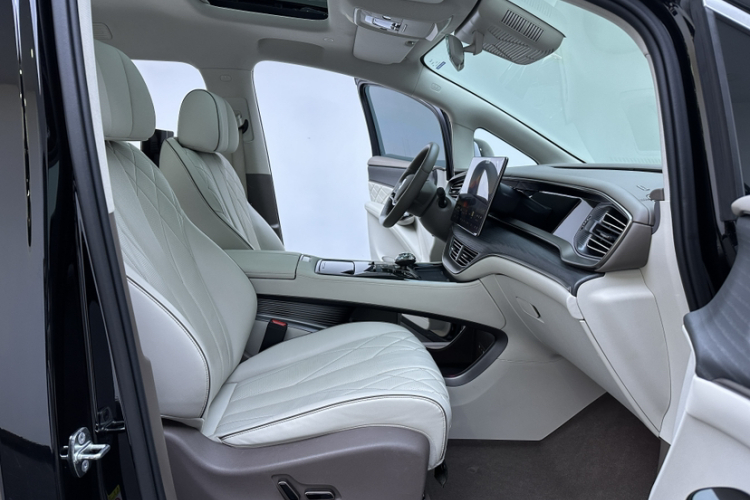 腾势D9 2022款 DM-i 970 四驱尊荣型中控内饰7001