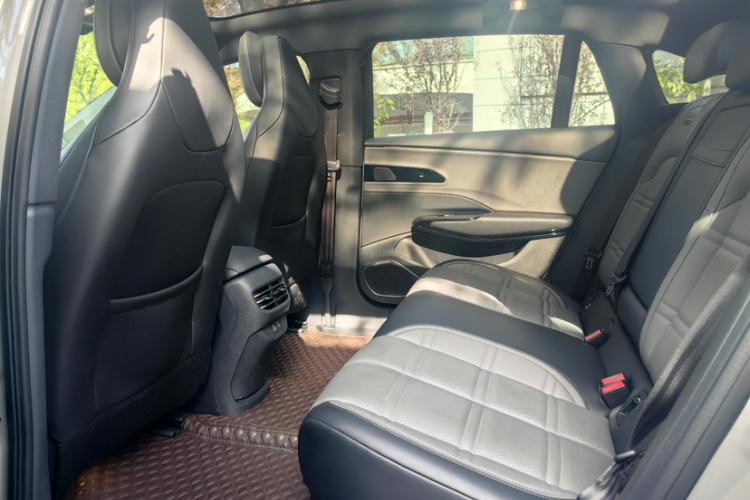 红旗EH7 2024款 600 Pro中控内饰7001