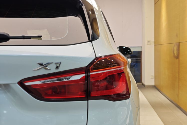 宝马X1 2018款 sDrive18Li 尊享型车身外观6005