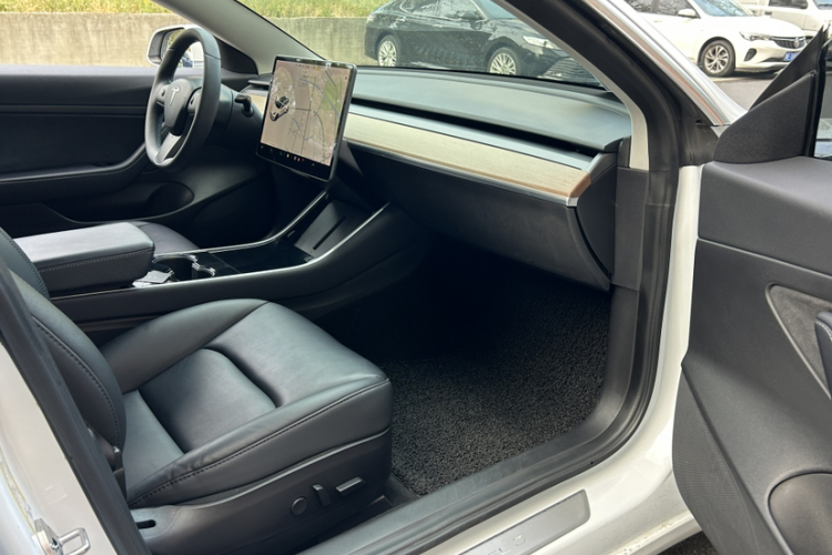 特斯拉 Model 3(进口) 2019款 标准续航后驱升级版(60度)中控内饰7008