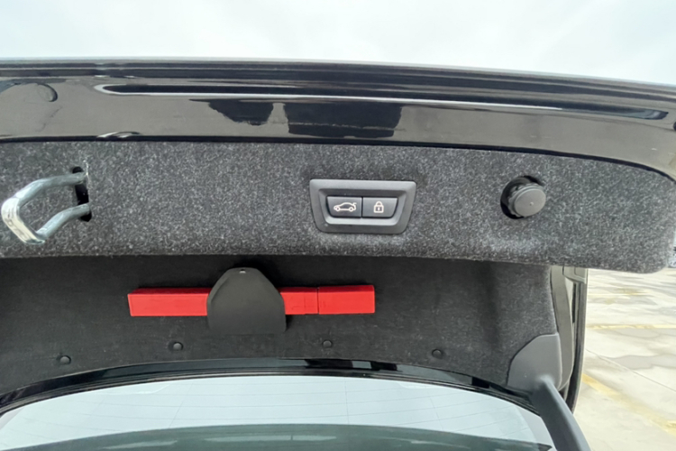 宝马5系 2019款 改款 530Li 尊享型 M运动套装中控内饰7007