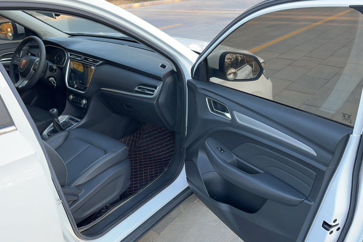 荣威RX3 2018款 1.6L 手动旗舰版中控内饰7002