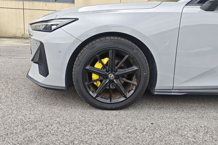 长安UNI-V 2022款 1.5T 智慧领航型车身外观6008