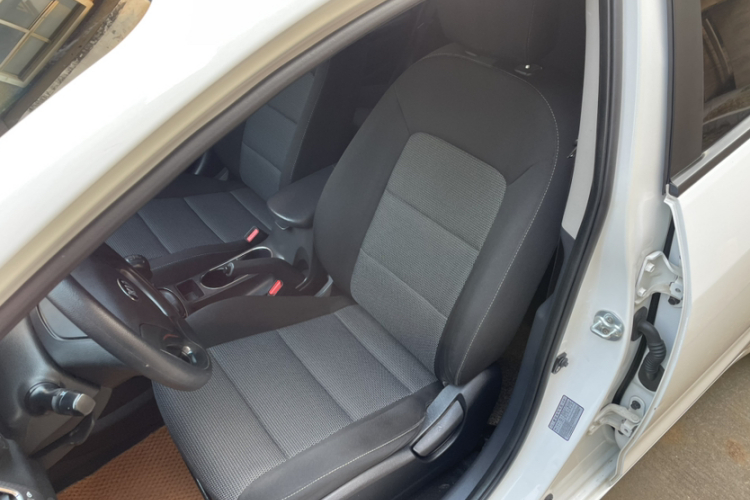 起亚K3 2016款 1.6L 手动GL中控内饰7003