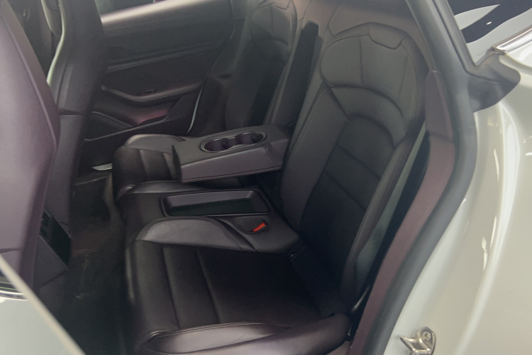 保时捷 2019款 Taycan 4S中控内饰7001