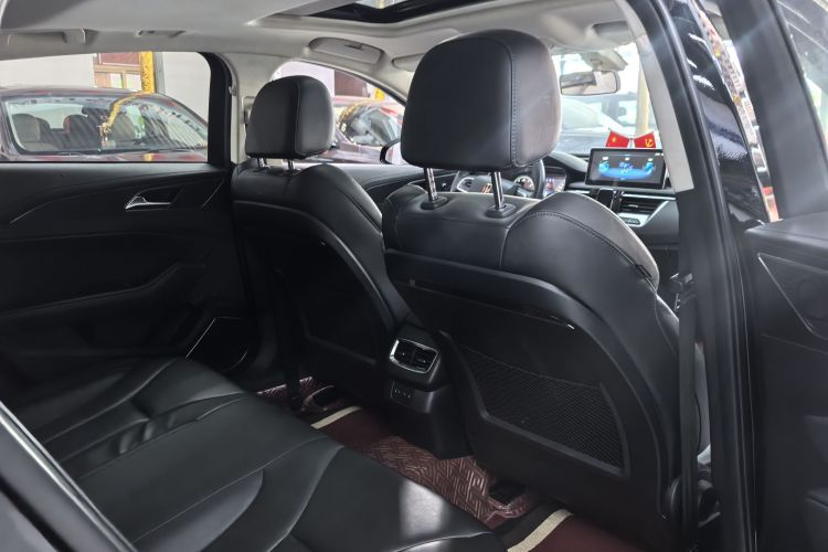 红旗H5 2022款 经典款 改款 1.5T DCT旗韵版中控内饰7005