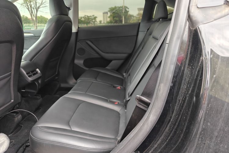 特斯拉 Model Y 2022款 改款 后轮驱动版中控内饰7003