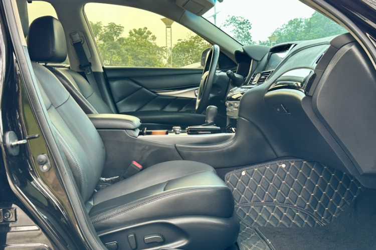 英菲尼迪Q70 2017款 Q70L 2.5L 精英版中控内饰7003