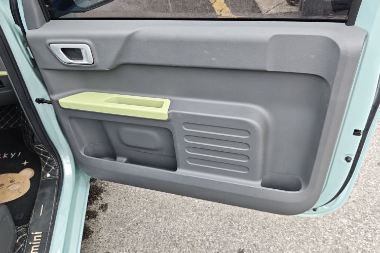 吉利银河 2023款 熊猫mini 200km 灵动熊中控内饰7005