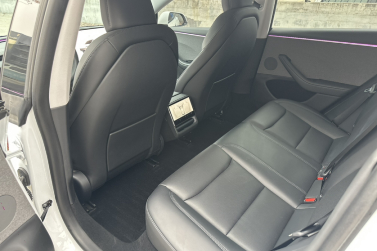 特斯拉 Model 3 2023款 后轮驱动版中控内饰7007
