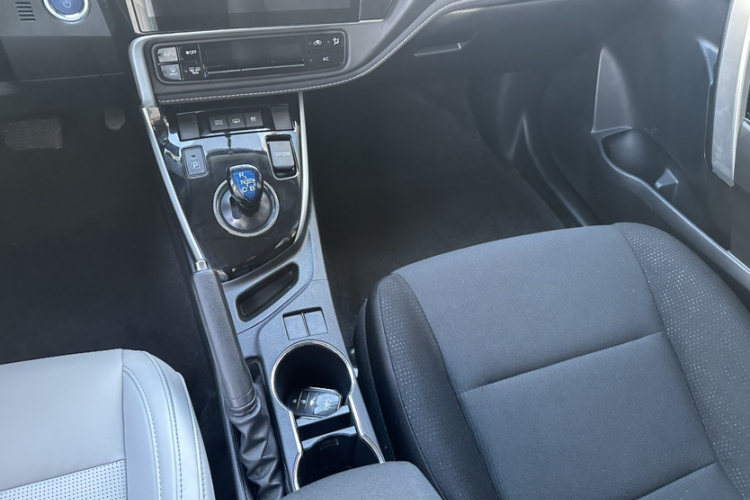 丰田 卡罗拉双擎E+ 2020款 1.8L E-CVT舒适版中控内饰7003