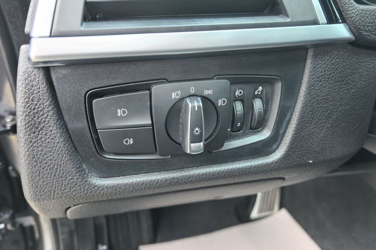 宝马3系GT 2019款 320i M运动套装中控内饰7008